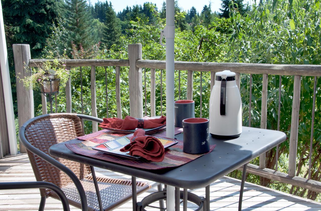 Hideaway Lodge B And B Woodinville Exterior photo