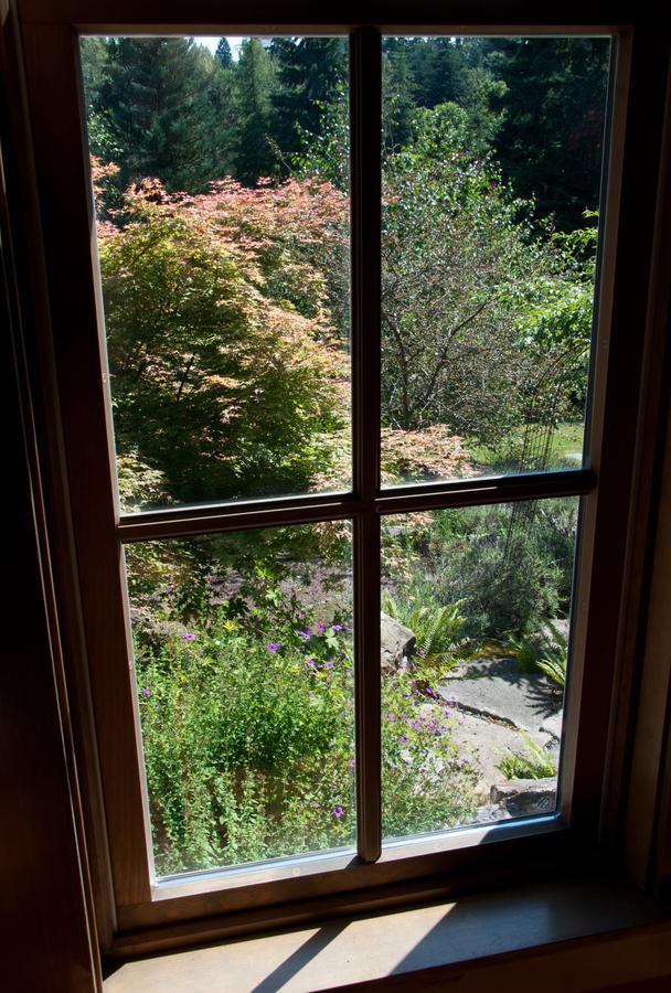 Hideaway Lodge B And B Woodinville Exterior photo