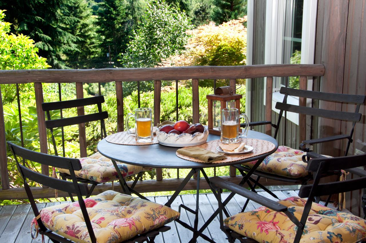 Hideaway Lodge B And B Woodinville Exterior photo
